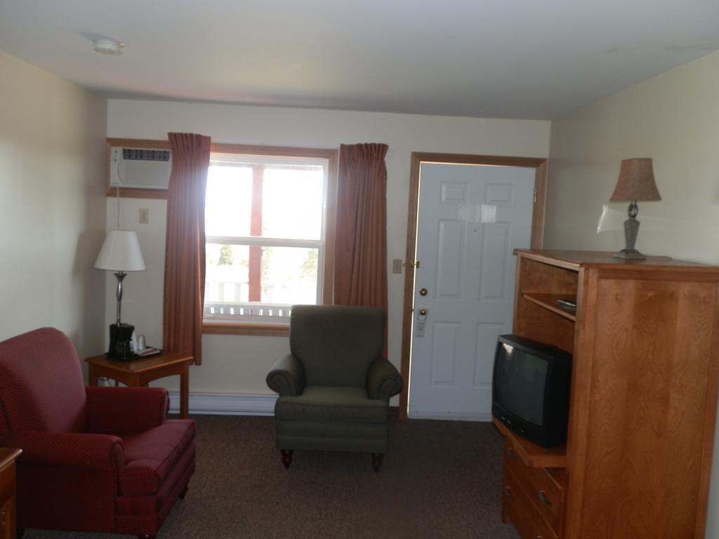 Hopewell Rocks Motel & Country Inn Hopewell Cape Room photo